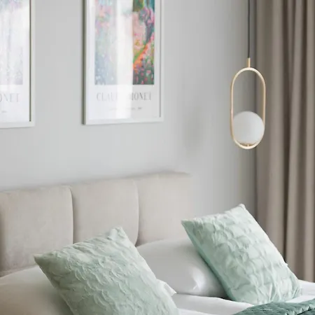 شقة Spacious With Parking On Grochow By Renters