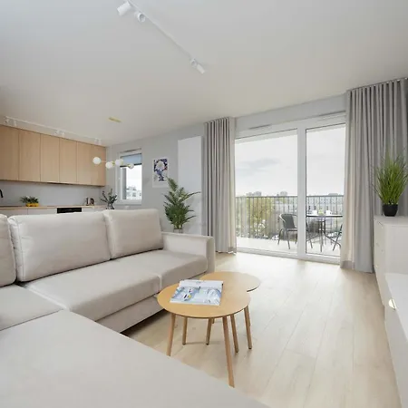 Spacious With Parking On Grochow By Renters Warschau