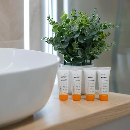 Spacious With Parking On Grochow By Renters