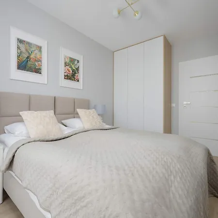 Spacious With Parking On Grochow By Renters Varsavia