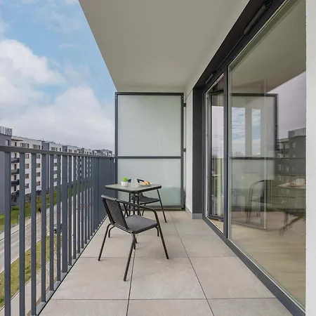 Апартаменты Spacious With Parking On Grochow By Renters