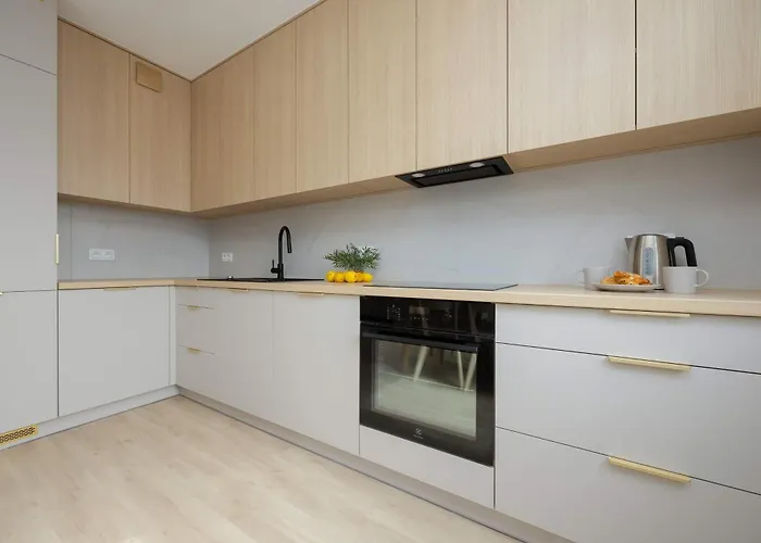 Spacious With Parking On Grochow By Renters