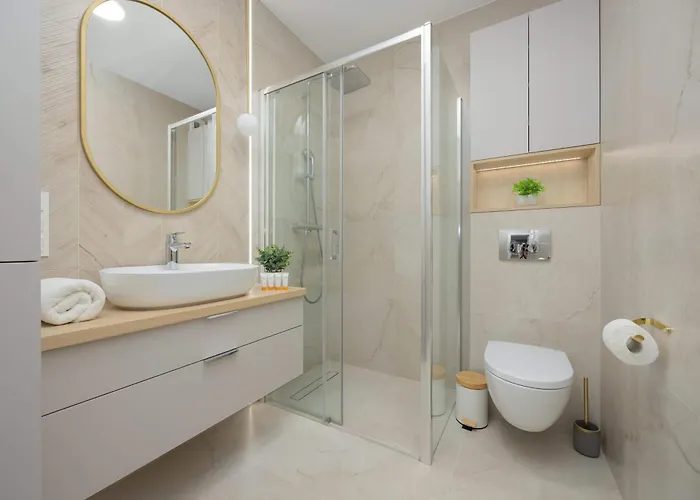 Spacious With Parking On Grochow By Renters Daire Varşova