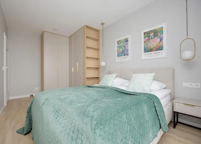 Spacious With Parking On Grochow By Renters *