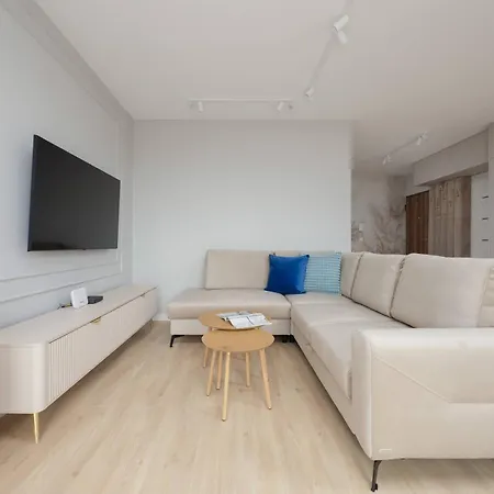 Spacious With Parking On Grochów By Renters