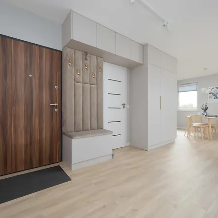 Spacious With Parking On Grochów By Renters *