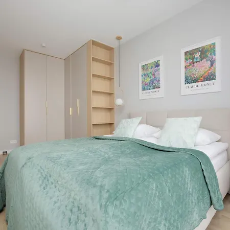 Spacious With Parking On Grochów By Renters *