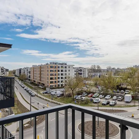 Spacious With Parking On Grochów By Renters Apartamento *