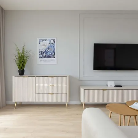 Spacious With Parking On Grochow By Renters * Warsaw